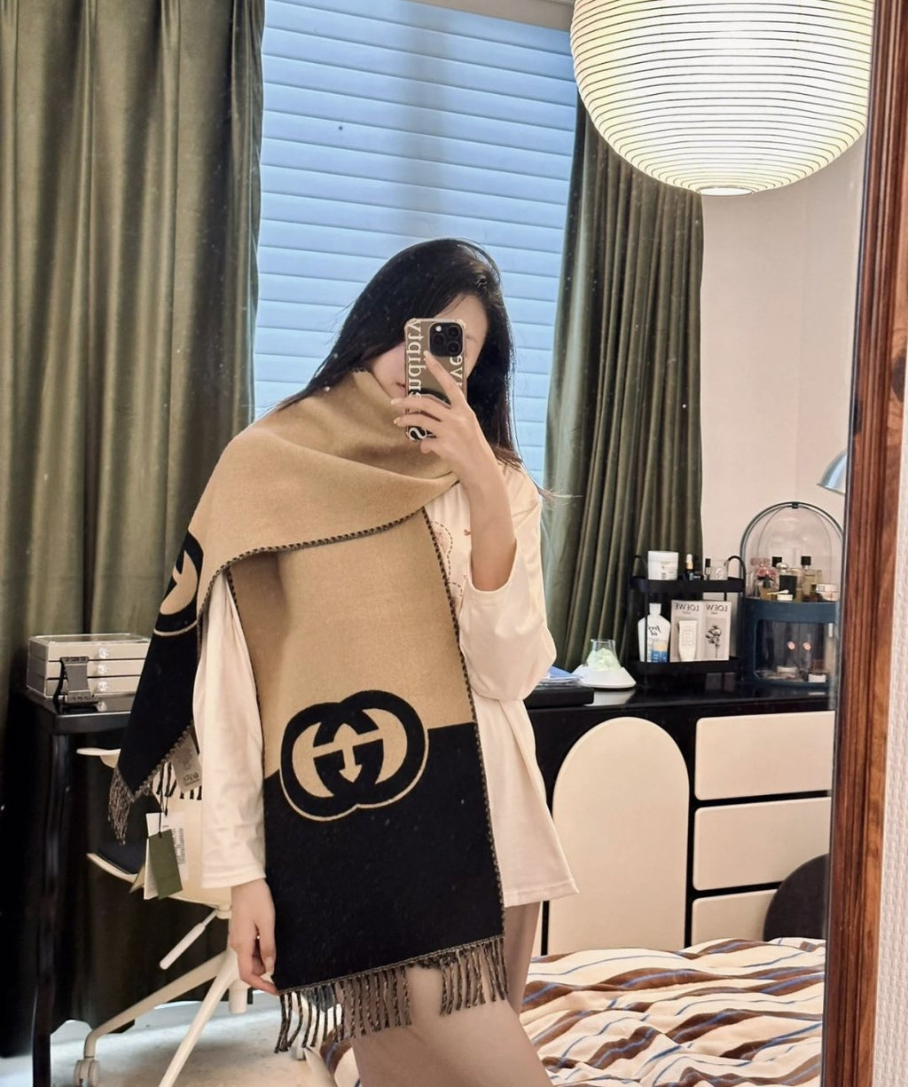 Gucci Black & Beige Fringed Scarf